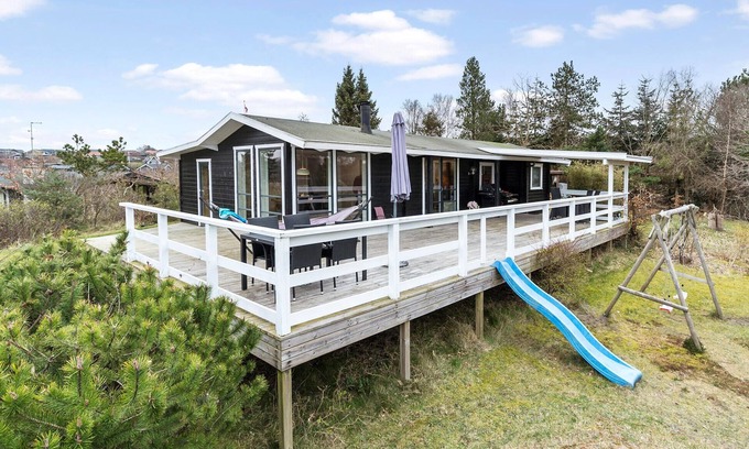 Bønnerup Strand House | Nice home in Glesborg with kitchen
