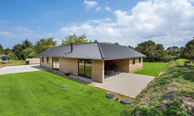 Bjerregaard House | Nice home in Hvide Sande with sauna