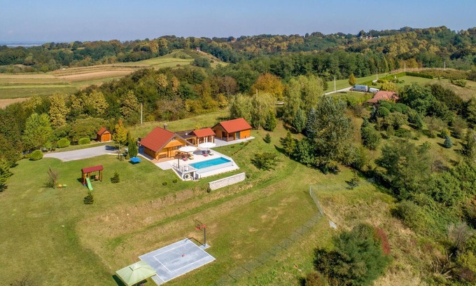 Varazdin House | Nice home in Lovrecan with sauna