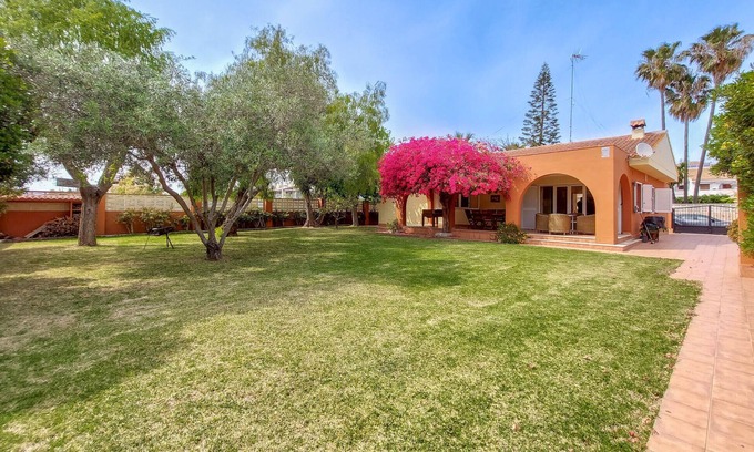 Playa de Almarda House | Nice home in Sagunto with kitchenette