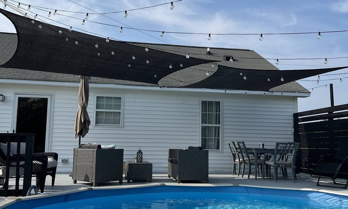 Clayton House | Nice house with pool