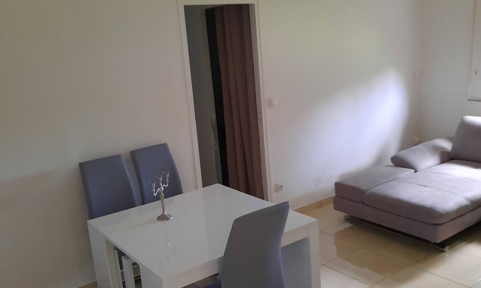 Pointe-Noire House | Nice little eco-citizen house + car rental possible