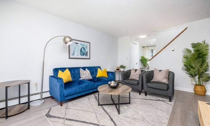 Hartford Condo | Nice Private Condo in Hartford