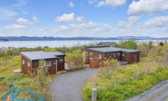 Veidilundur House | Nice whole year Cottage byThingvallavatn