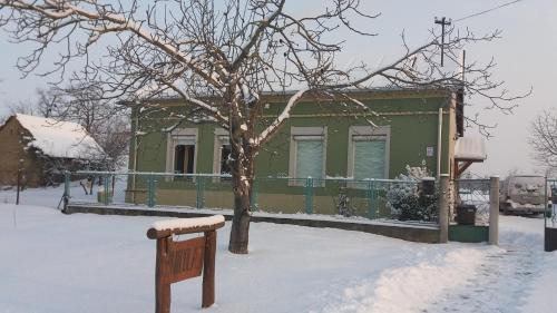 Deg House | Nicoláj Vendégház és Tanya