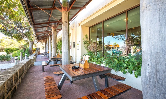 Wanneroo Hotel | Nightcap at Wanneroo Tavern