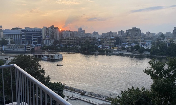 Zamalek Apartment | Nile View Apartment - Sleeps 4 & Balcony