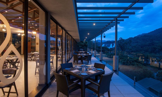 Perumbavoor Hotel | Niraamaya Retreats Samroha Athirappilly