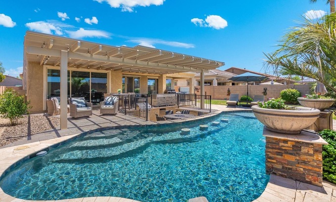 Goodyear House | No Fee Heated pool, Spa & gorgeous House🌴☀️