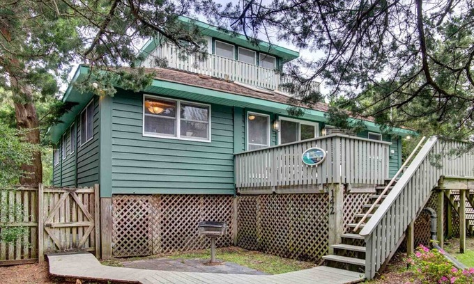 Ocracoke House | No Ka Oi: Wonderful home tucked away in a quiet neighborhood with a large yard.