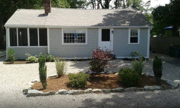 Popponesset Cottage | No place like Poppy, cozy 3 BR, 1bath outdoor shower 3 min walk to private beach
