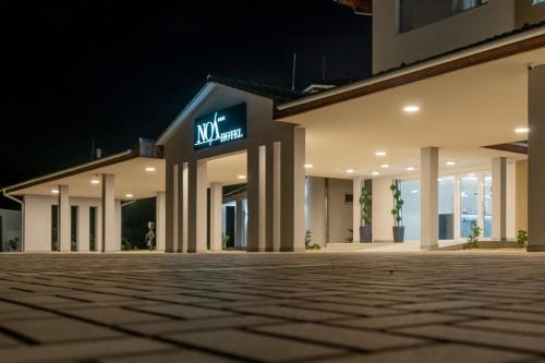 Vecses Hotel | Noa Panzio