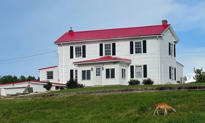Piney Mountain Other | #NoCleaningFee! Pool Table, Hot tub, fireplace overlooking Wreck Island Creek