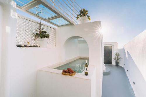 Pyrgos Villa | Noir Cave Villa with private Jacuzzi and Sunset Terrace