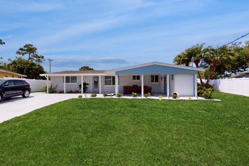 Laurel House | Nokomis Nirvana