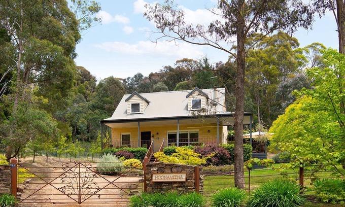 Hepburn House | Noonameena - Stunning Outdoor Entertaining!