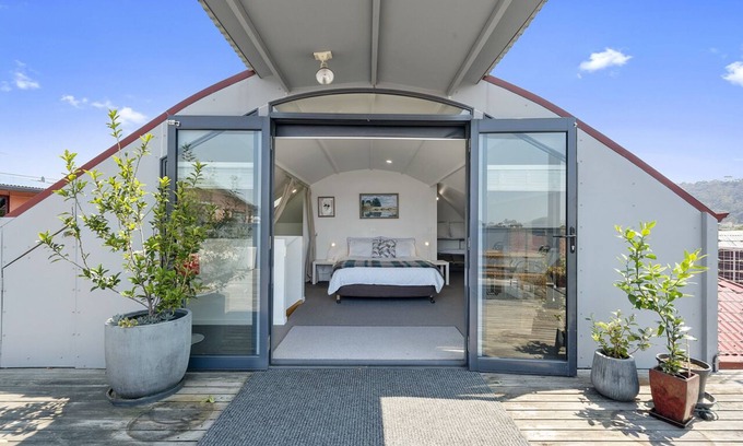 North Hobart House | NORTH HOBART GEM. A large, modern house inside its Georgian frontage.