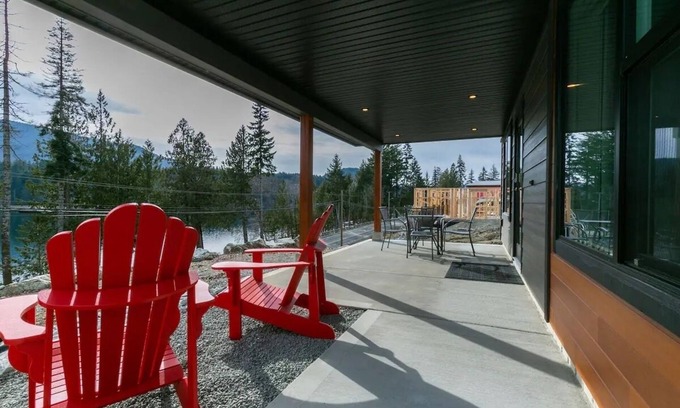 Lake Cowichan Apartment | North Shore Estates Getaway