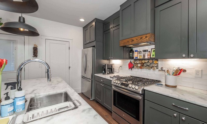Northside House | Northside Nook Home for 6!