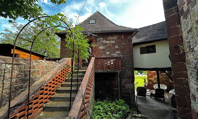 Collonges-la-Rouge House | Nostal'gîte in Collonges-la-Rouge. Pets welcome!
