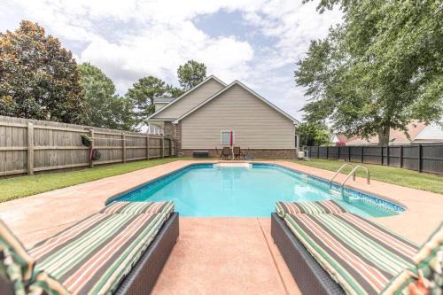 Warner Robins House | Not in service