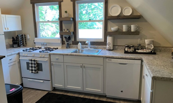 Backus Apartment | Not so rustic brand new apartment on beautiful Pine Mountain Lake.