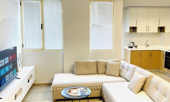 Divjake Apartment | Nova - Charming 2-bedroom apartment in Divjakë with WiFi, AC, free parking.