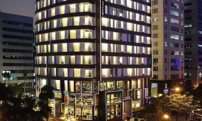 Dich Vong Hau Hotel | Novotel Suites Hanoi