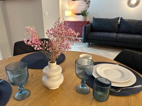 Srodmiescie Apartment | NOWE ! Apartamenty OFF PIOTRKOWSKA w Roosevelta Residence, Klimatyzacja, Wejście na KOD, WiFi, FV