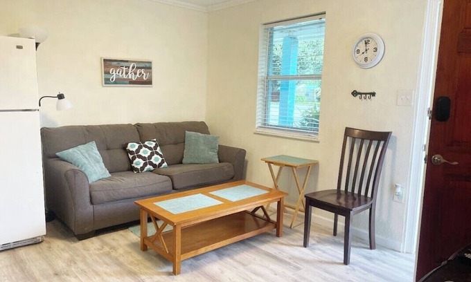 North Palm Beach Apartment | NPB Tropical Hideaway