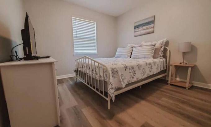 Foley Apartment | nSpacious 2Bed 1 Bath Unit Near OWA and Beach