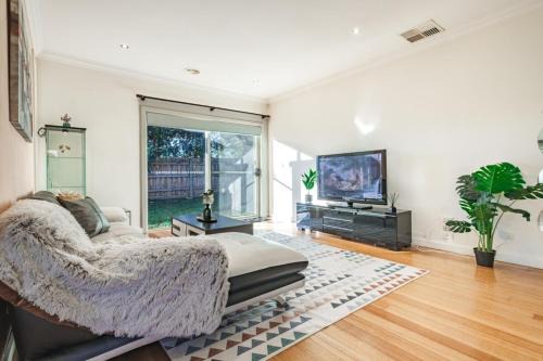 Nunawading House | Nunawading Beautiful 3br Housedeckingcourtyard
