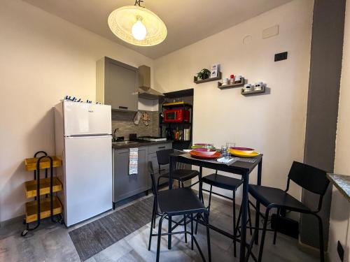 Nebbiuno Apartment | Nuovo Moderno Rifugio sul Lago by Holiday World
