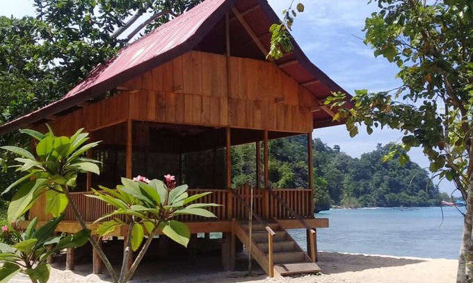 Salemang House | Nusa Nalan Beach Resort