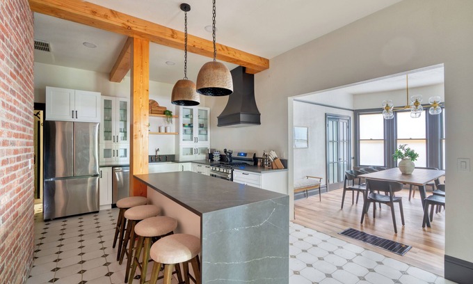 Nob Hill House | NW 23rd Luxury | Walk to Shops, Cafés & More