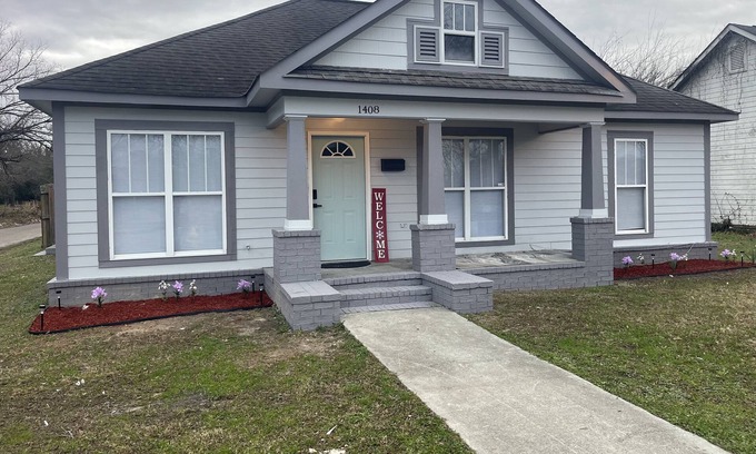 Augusta House | Nwely Renovated Home close by Hospitals and Augusta Nationals Golf Course
