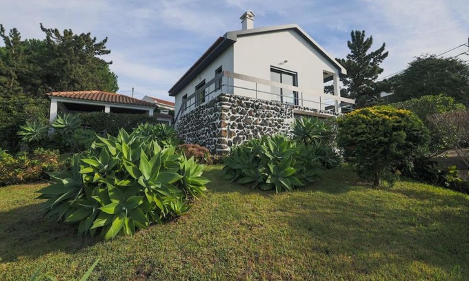Caloura House | O Nosso Refúgio
