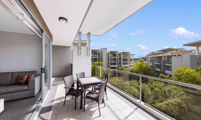 Bowen Hills Apartment | Oaks Brisbane Mews Suites