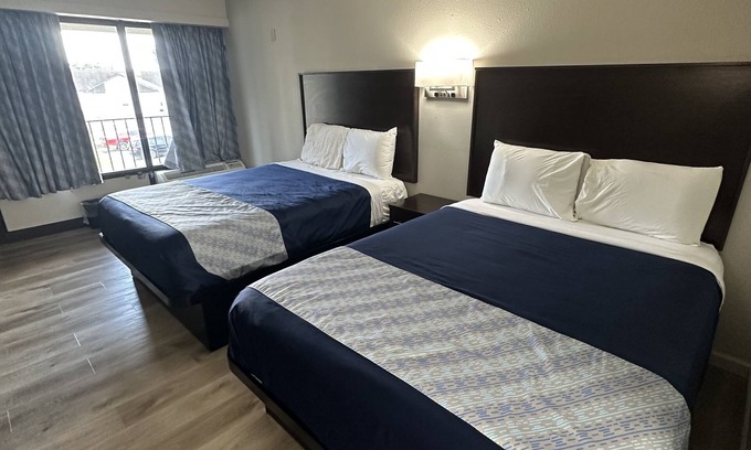 Oakdale Hotel | Oakwood Inn