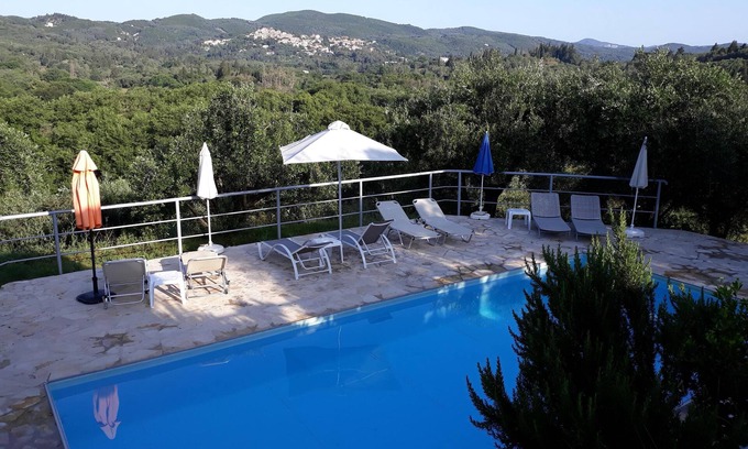 Giannades House | Oase in Olve grove 11000 sq on Corfu trail, Privatpool, near to sea