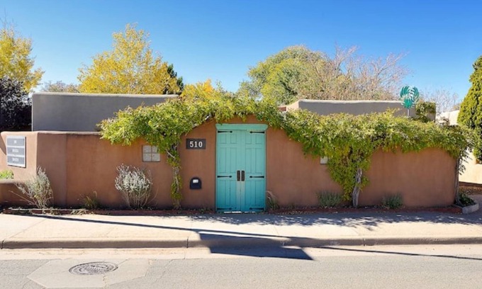 Santa Fe House | Obi's Adobe, .5 to The Railyard, Stylish 2 Bedroom Adobe, Dog Friendly