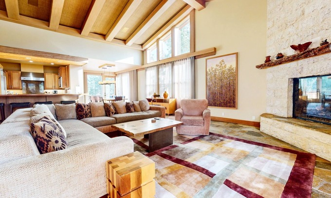 Mammoth Lakes House | Obsidian #1 (4-Bedroom Home) with Pool by RedAwning