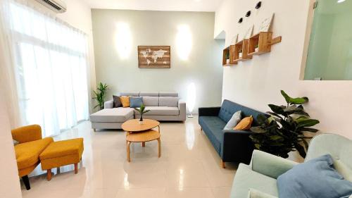 Tanjung Bungah Villa | Ocean 19 Shamrock Villa Beachfront Big Group 4 Bedroom 5 Bathroom with Pool