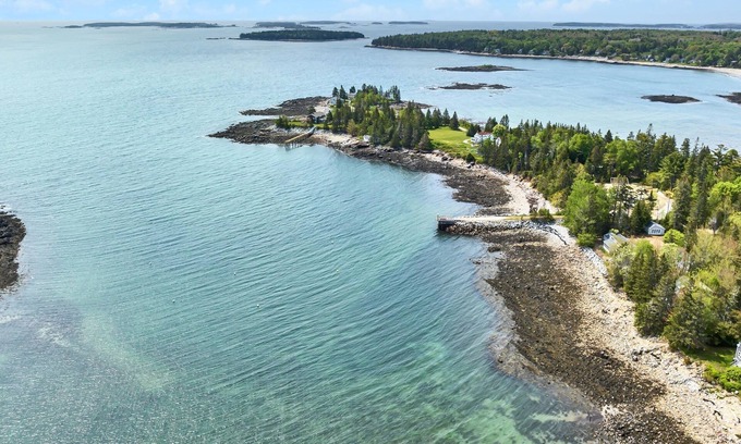 Owls Head House | Ocean Duplex with Walk to Beach for Large Families