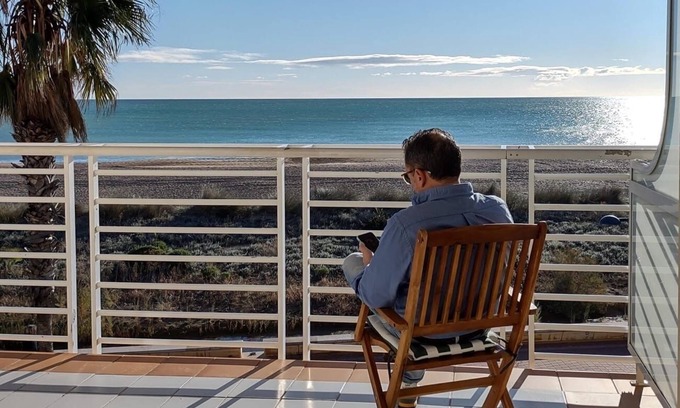 Peniscola Apartment | OCEAN FRONT Parking/Wifi Excellent frontal sea views 2 Bathrooms 2 showers