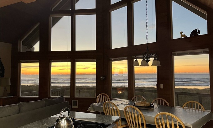 Pacific City House | OCEAN FRONT - SPECTACULAR VIEW . ANCHOR DOWN