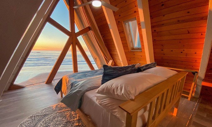 Seal Rock House | Ocean Front with Spectacular Ocean Views! A Frame Sleeps 6 in Seal Rock!