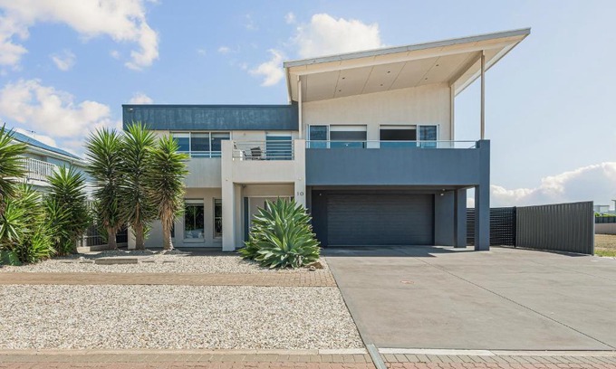 Sellicks Beach House | Ocean Outlook - Sellicks Beach - C21 SouthCoast Holidays