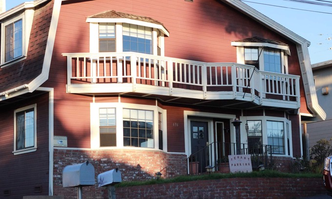 Morro Bay House | Ocean's Breeze, a welcoming space to gather in the 'Heights'. Pet friendly!