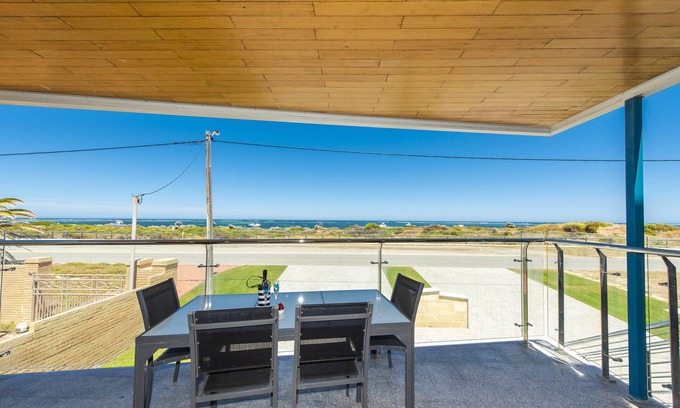 Lancelin House | Ocean Surf - Luxury Beachside Accomodation